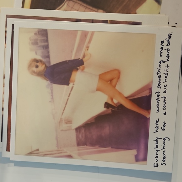 TSWIFT 1989 album polaroids + CD - Picture 3 of 15